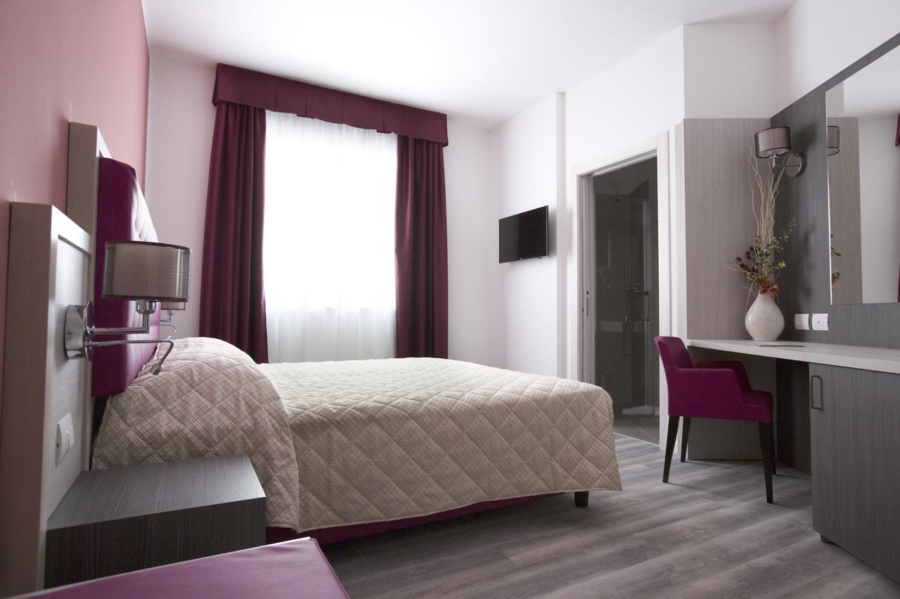 Alma Living Hotel- Al Girarrosto Венцоне Экстерьер фото