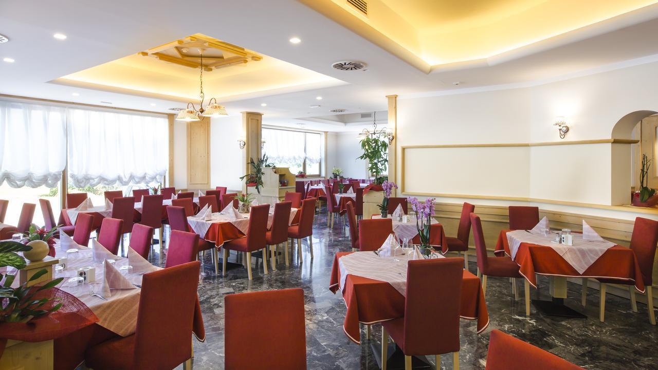 Alma Living Hotel- Al Girarrosto Венцоне Экстерьер фото