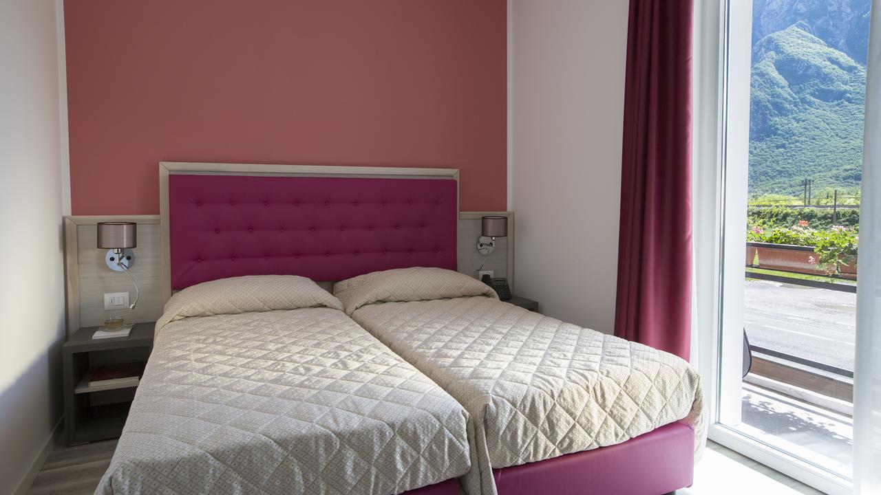 Alma Living Hotel- Al Girarrosto Венцоне Экстерьер фото