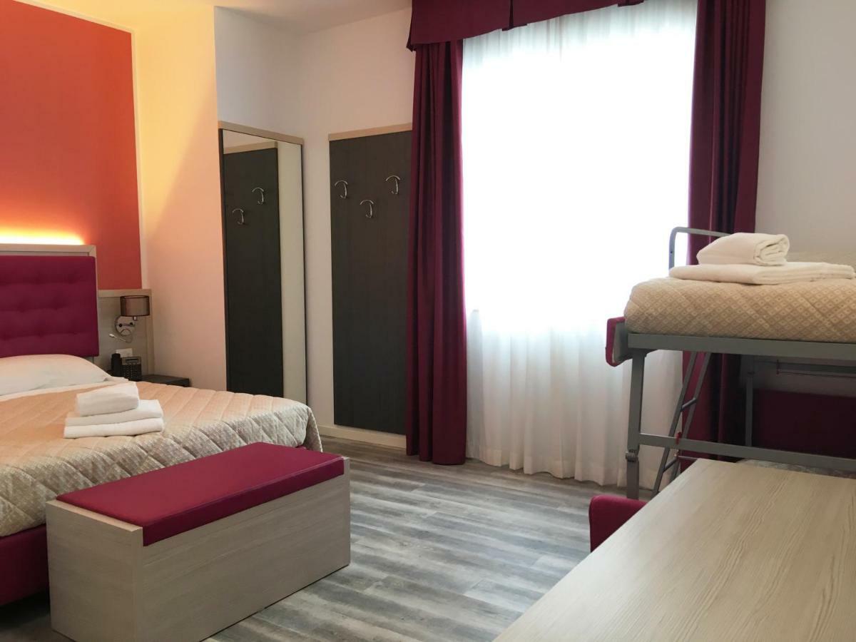 Alma Living Hotel- Al Girarrosto Венцоне Экстерьер фото